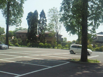 多摩御陵の駐車場